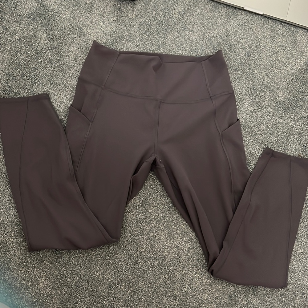 cropped fabletics leggings with pockets